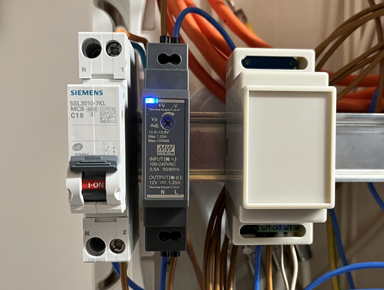 Tableau électrique : Disjoncteur, alimentation 12V et T-InfoDIN